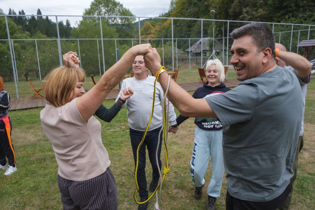 Participants solving the Rope Loop Challenge together